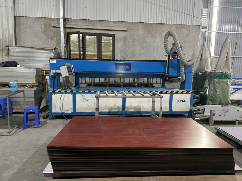 NHÀ MÁY TẤM TỔ ONG LUDA — GIẢI PHÁP VẬT LIỆU HIỆN ĐẠI CHO CỬA VÀ NỘI THẤT